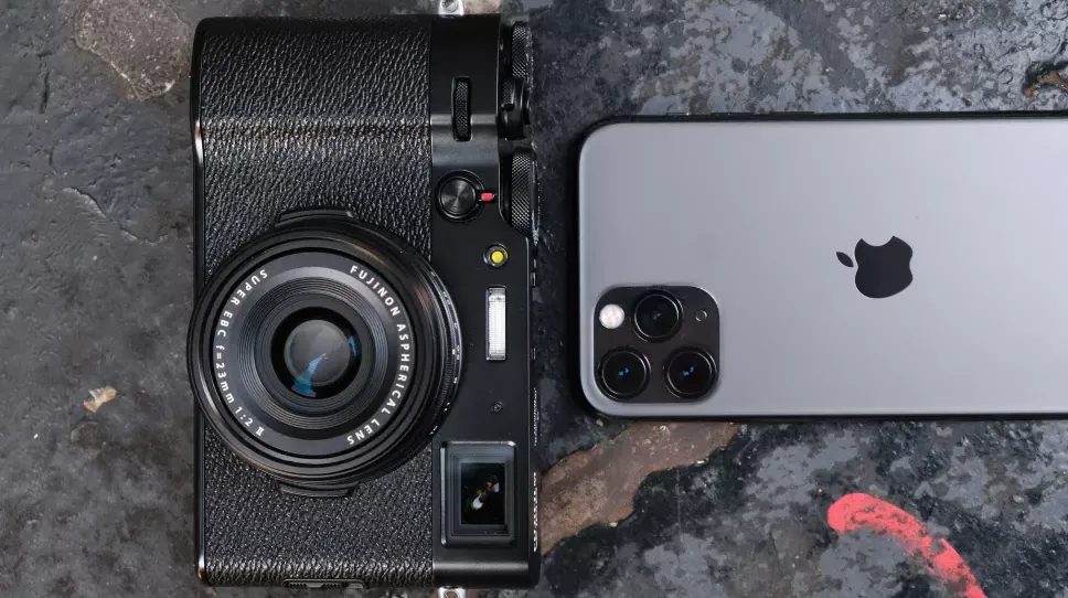 Giờ smartphone chụp quá tốt rồi, tôi có nên mua máy ảnh compact nữa không?