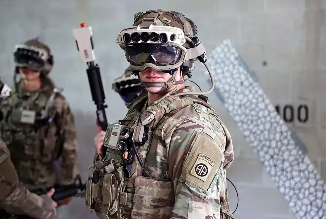 thumbnail - Quân đội Mỹ nhận được lô kính AR đầu tiên do Microsoft cung cấp. Lính Mỹ dùng AR để làm gì?