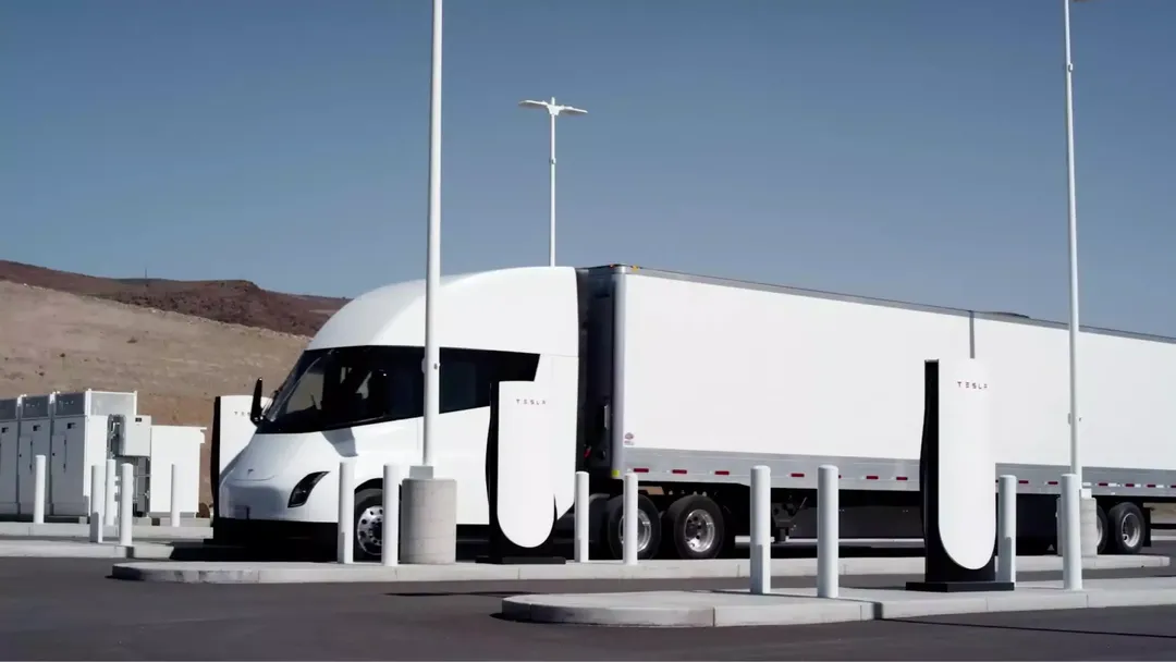 Tesla sắp giao xe tải điện đầu tiên cho Pepsi