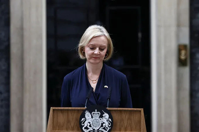 Buộc phải từ chức chỉ sau 44 ngày tại nhiệm, Thủ tướng Anh Liz Truss "đổ lỗi" cho điều này