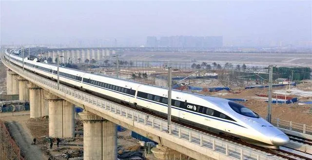 Trung Quốc lúng túng với tuyến đường sắt cao tốc: đi xe buýt chỉ cần một giờ, đi tàu cao tốc mất bốn giờ 