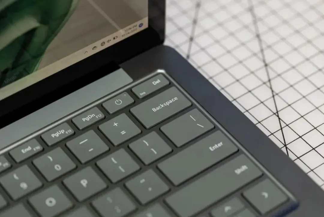 Đánh giá Microsoft Surface Laptop 5: tiến vài bước nhỏ, lùi một bước… lớn
