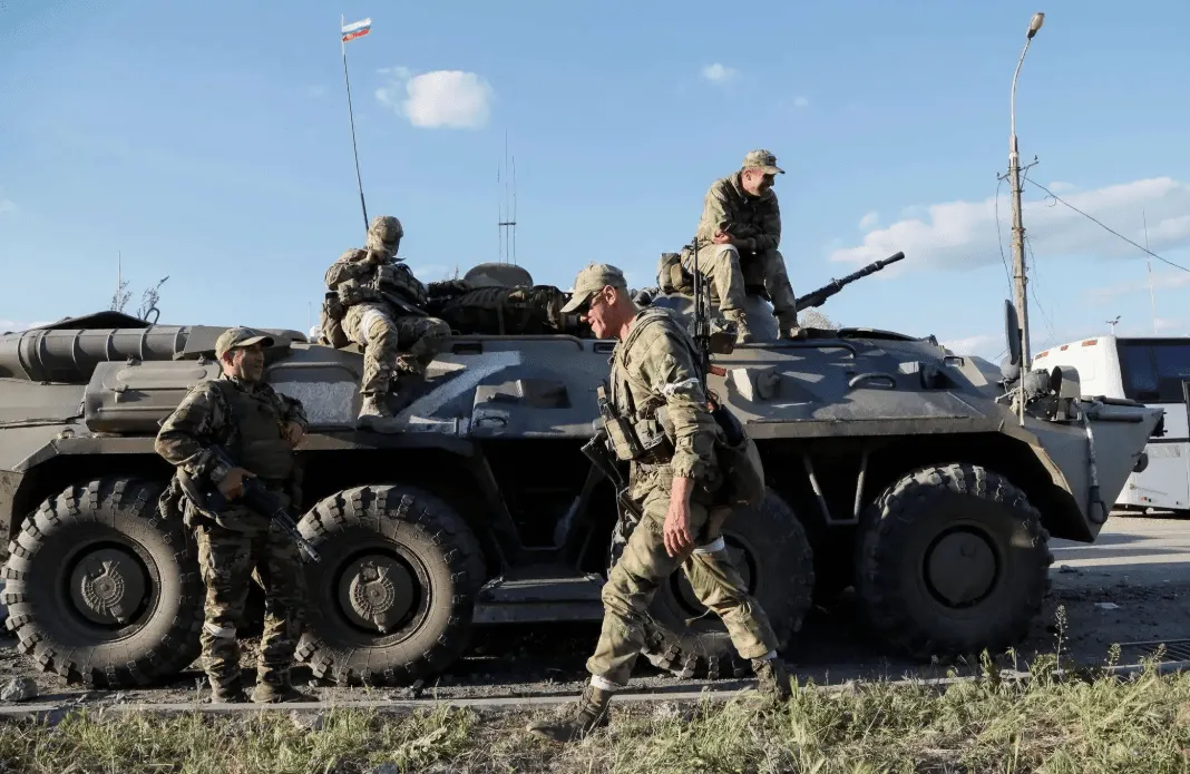 Quân Nga bất ngờ rút lui 80 km, nhưng quân Ukraina không dám hấp tấp truy kích. Có cảnh tượng kỳ lạ ở Kherson?