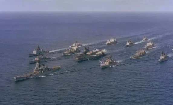 Tại sao các nhóm tác chiến tàu sân bay lại sử dụng khu trục hạm để phòng không?