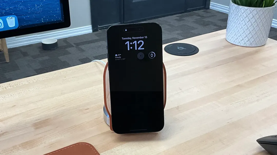 Apple học hỏi Android để cải thiện tính năng Always On Display trên iPhone 14 Pro