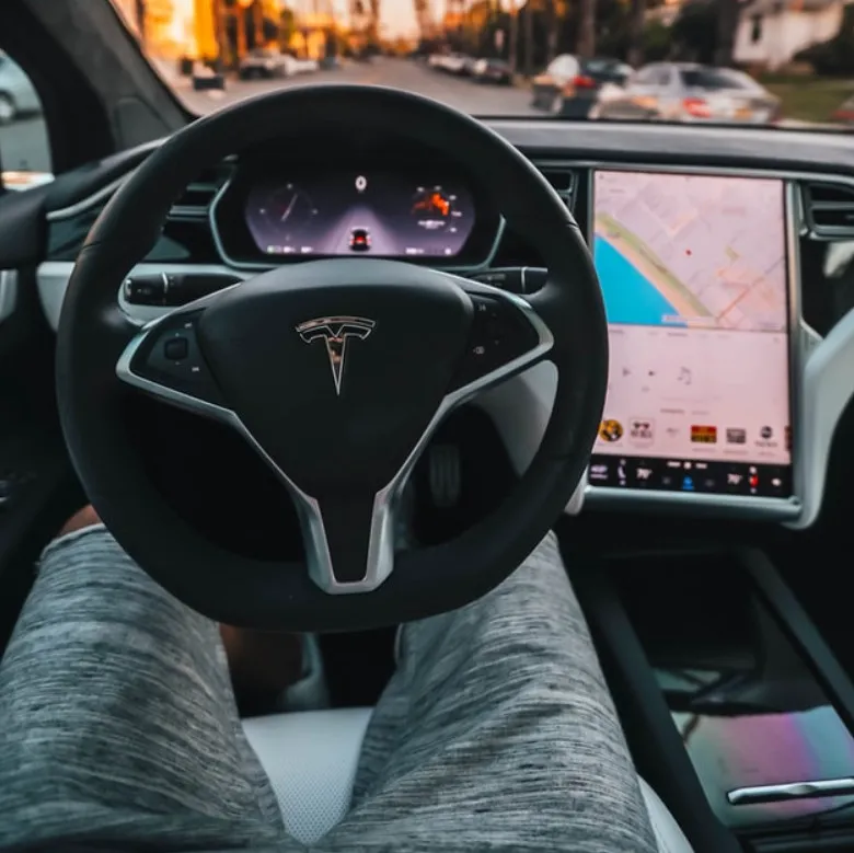 Cựu kĩ sư tố Tesla đã dàn dựng video demo tính năng xe tự lái Autopilot