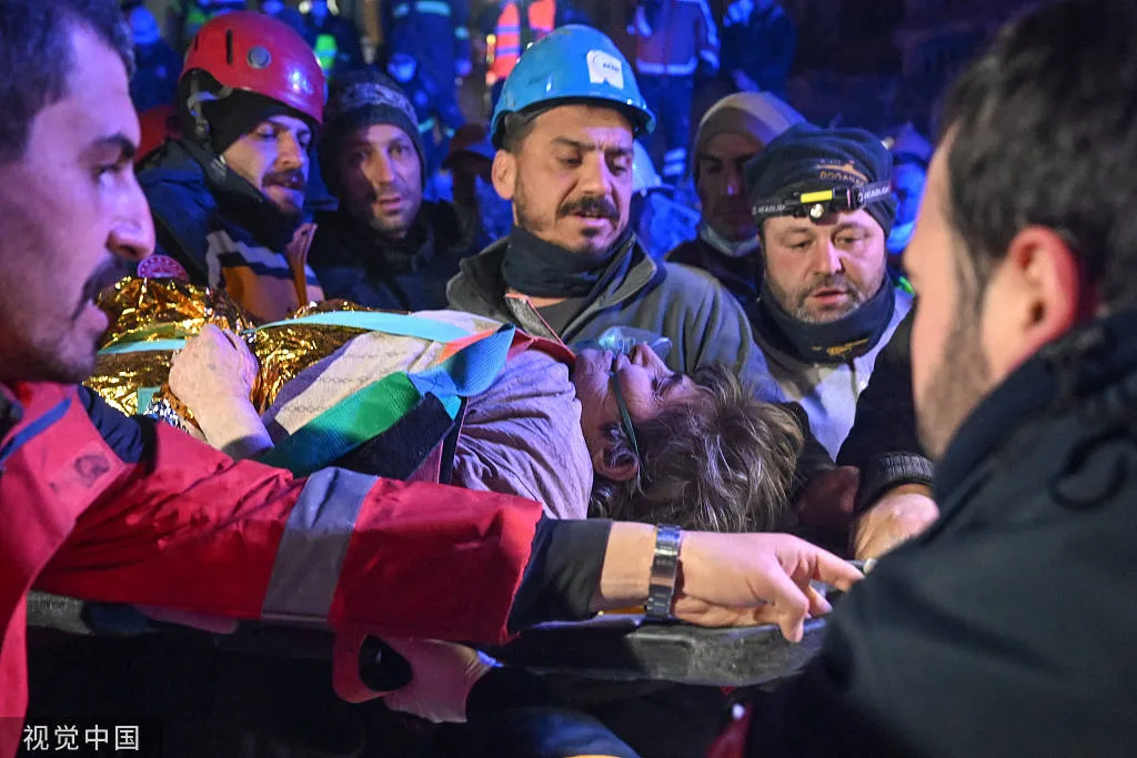 Phép màu của cuộc sống! Hơn 200 giờ sau động đất ở Thổ Nhĩ Kỳ, nhiều người sống sót được giải cứu