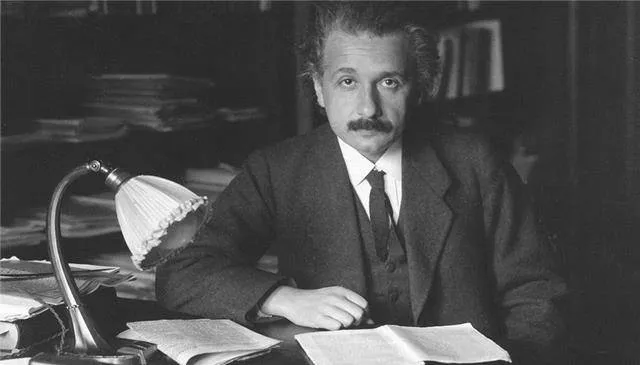 Trước khi chết, tại sao Einstein lại đốt hết ghi chép của mình? Ông phát hiện ra bí mật gì?