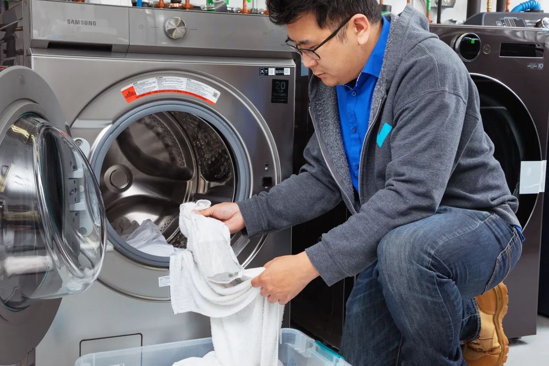 Vì sao máy giặt cửa trên tốn nước hơn nhiều so với máy giặt cửa ngang?