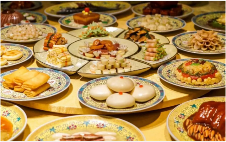 Mỗi bữa có đến cả trăm món sơn hào hải vị, đồ ăn thừa của hoàng đế xưa được xử lý ra sao?