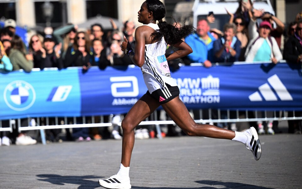 “Siêu giày” trong marathon hoạt động thế nào