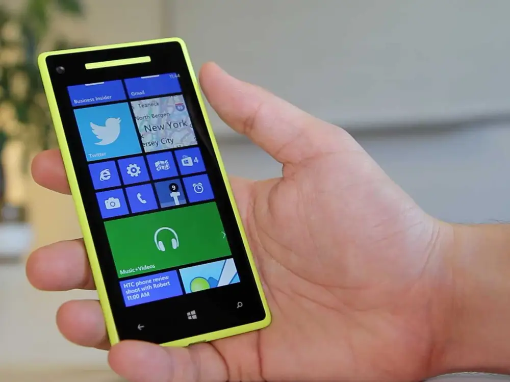 CEO Microsoft Nadella: Từ bỏ Windows Phone là quyết định sai lầm