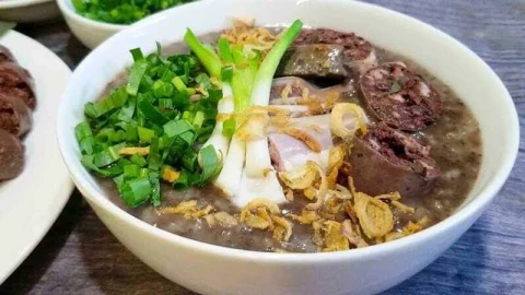 Cháo lòng Việt Nam vừa có cú "lội ngược dòng" ngoạn mục: Từ "món tệ nhất" vào top 6 cháo ngon nhất châu Á!