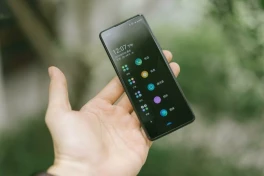 Độc lạ điện thoại Xiaomi có màn hình "tí hon" chỉ 5 inch, không camera trước, giá chưa tới 3 triệu đồng
