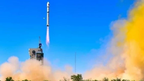 Trung Quốc vừa đưa siêu máy tính lên không gian với chòm vệ tinh Tam Thể, thách thức El Capitan của Mỹ