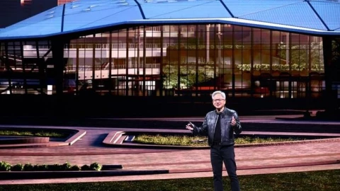 Computex 2025: CEO Nvidia Jensen Huang bất ngờ ca ngợi DeepSeek R1 là "món quà cho ngành AI", dù từng làm chao đảo thị trường chip