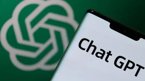 Giám đốc Apple khoe chatbot AI nội bộ đã tiến gần tới ChatGPT, hướng tới nâng cấp toàn diện Siri