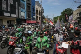 "Tột cùng thất vọng": Hàng chục nghìn tài xế Grab, Gojek... tắt app, đình công phản đối "bóc lột" tại thị trường gọi xe lớn nhất Đông Nam Á
