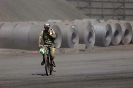 Một quốc gia tỷ dân tham vọng tăng gấp rưỡi sản lượng "thép xám" và "cái giá" CO2 phải trả