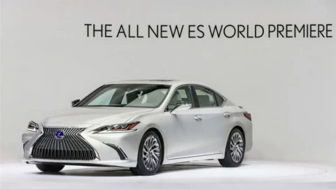 Chiếc xe bán chạy nhất của Lexus có thể không còn được ưa chuộng nữa