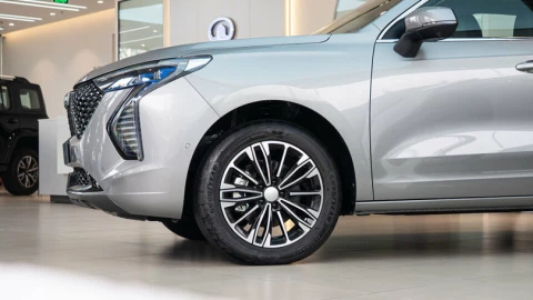 Lý do gì khiến lốp xe màu đen, tại sao không phải màu trắng hay vàng?