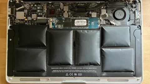 Giờ mình mới hiểu tại sao các hãng laptop không thể lắp pin lớn hơn 100 Wh