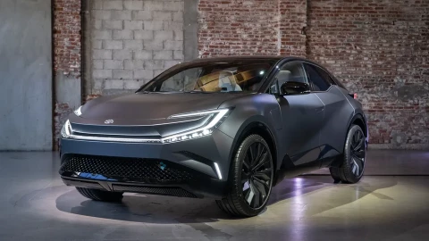 Chớp thời cơ Tesla suy yếu, ông lớn Nhật Bản lên kế hoạch "đánh úp"