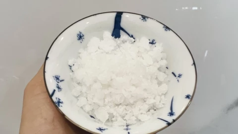 Muối biển, muối tinh, muối hồng… loại nào nên dùng khi nấu ăn hằng ngày?