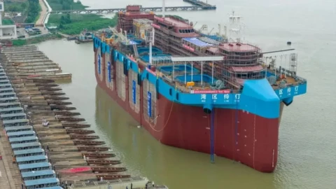 "Tàu sân bay nuôi trồng thủy sản" đầu tiên thế giới: Công nghệ AI, chống bão cấp 12 và du lịch