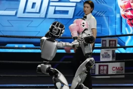 Mời xem video robot hình người Trung Quốc thượng đài tỉ võ
