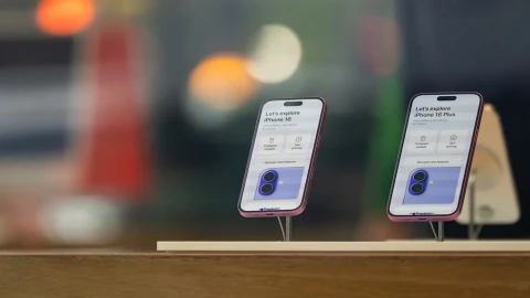 2 đời Tổng thống Mỹ đều đặt vấn đề, tại sao không ai ép được Apple sản xuất iPhone ở Mỹ?