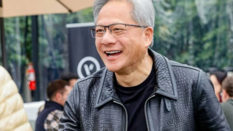 Nvidia "cười tươi" giữa bão cấm vận: Doanh thu Q1/2025 vừa đạt tới 44 tỷ USD, cổ phiếu vẫn tăng vùn vụt