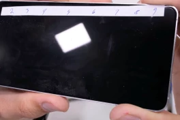 Mỏng 5.8mm, liệu bẻ cong Galaxy S25 Edge có dễ dàng hay không?