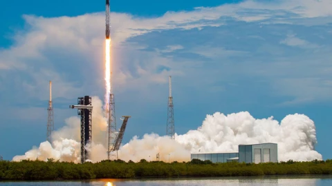 Elon Musk sắp phóng vệ tinh to bằng Boeing 737, tốc độ mạng gấp 10 lần Starlink hiện tại