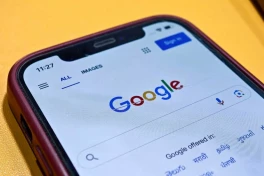 Lần đầu tiên sau 22 năm: AI khiến "đế chế" Google Search trên iPhone lung lay