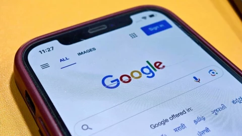 Lần đầu tiên sau 22 năm: AI khiến "đế chế" Google Search trên iPhone lung lay