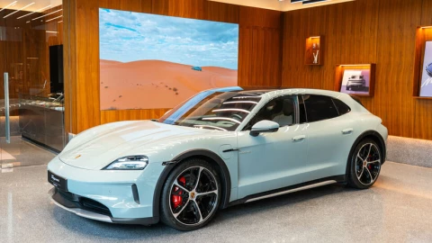 Bí mật đằng sau Porsche Taycan 4S Cross Turismo 2025 giá hơn 7 tỷ đồng, có gì khiến người yêu xe trầm trồ?
