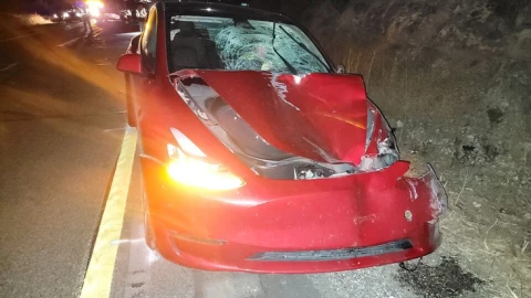 Vụ tai nạn chết người của Tesla cho thấy giới hạn của xe tự lái hoàn toàn