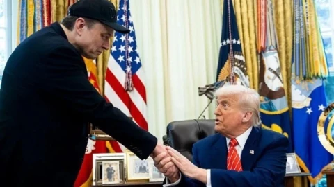 Donald Trump và Elon Musk đối đầu công khai: Toàn cảnh sự kiện đang gây bão mạng