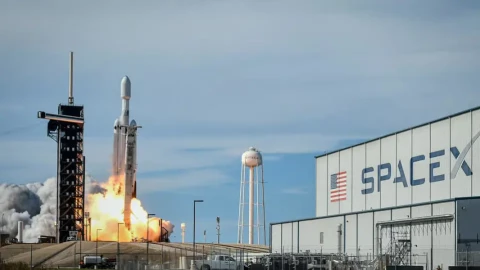 Liệu Trump có tịch thu SpaceX của Elon Musk không?