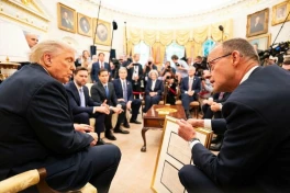 Ông Trump nói: "Nên để Nga và Ukraine giao tranh thêm một thời gian", ví như "hai đứa trẻ ẩu đả"