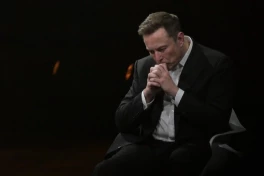 Musk đã bắt đầu bị khuất phục nhờ sự xuất hiện của người bí ẩn
