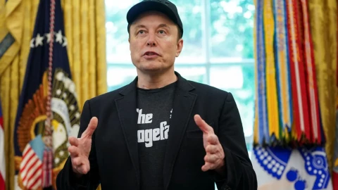 Elon Musk xóa một số bài đăng chỉ trích gay gắt ông Trump