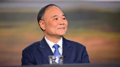 Ông chủ Geely: ngành công nghiệp ô tô toàn cầu đang "khủng hoảng thừa nghiêm trọng"