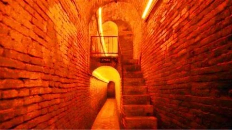 Choáng váng với đường hầm dài hàng ngàn mét, được ví như Vạn Lý Trường Thành