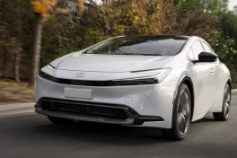 Ai đang chạy xe hybrid chắc chắn muốn biết pin hỏng có nên tiếp tục chạy xe khi chưa thay pin?