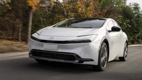 Ai đang chạy xe hybrid chắc chắn muốn biết pin hỏng có nên tiếp tục chạy xe khi chưa thay pin?