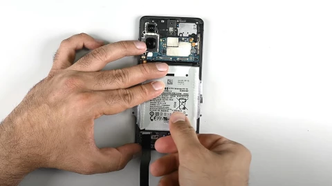 iFixit chỉ ra những gì Samsung phải đánh đổi để có độ mỏng của Galaxy S25 Edge