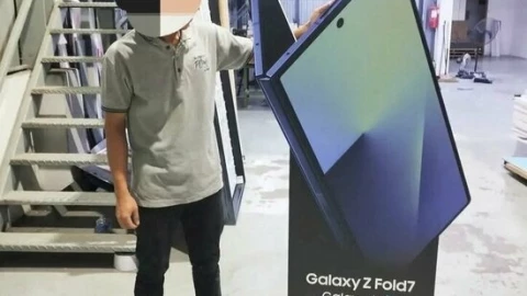 Galaxy Z Fold7 lộ thiết kế siêu mỏng cánh qua ảnh "chụp trộm" trong ... xưởng in