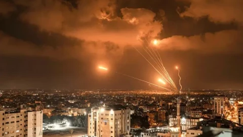 Xuất hiện video Israel đánh chặn tên lửa đạn đạo Iran bên ngoài bầu khí quyển. Tại sao lại đánh chặn bên ngoài bầu khí quyển?